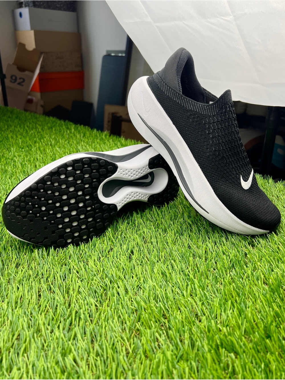 Nike Reina EasyOn Women’s Slip On Pregnancy Walking Shoes Black White - 8 - Picture 6 of 6